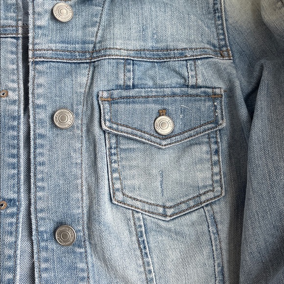 LOFT Women’s Cropped 3/4 Sleeve Light Blue Denim Jean Jacket Slightly Distressed - Picture 5 of 7